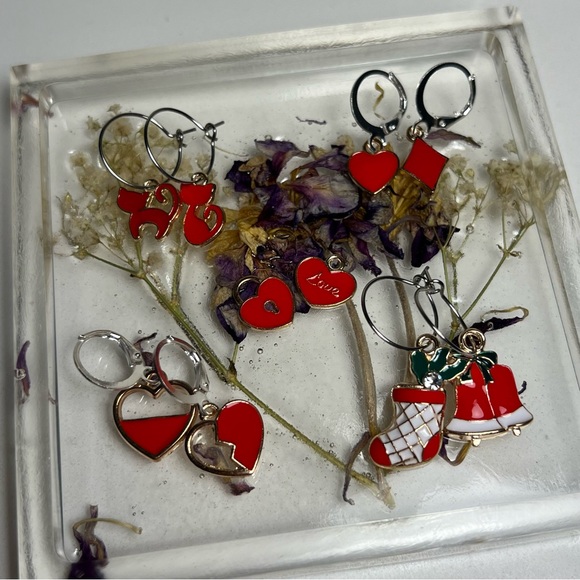 Kawaii Mismatched Earrings (red/pink) - Picture 5 of 6